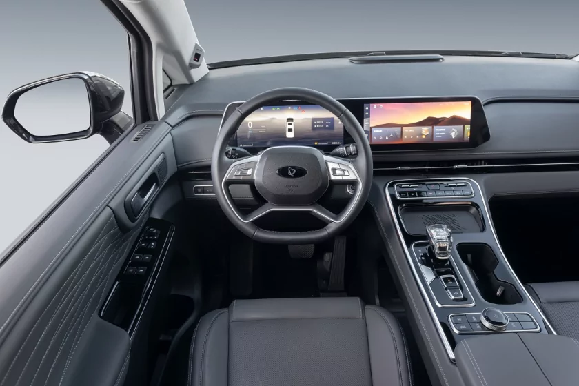 Минивэн Sollers SP7 выходит на российский рынок: комплектации и цены