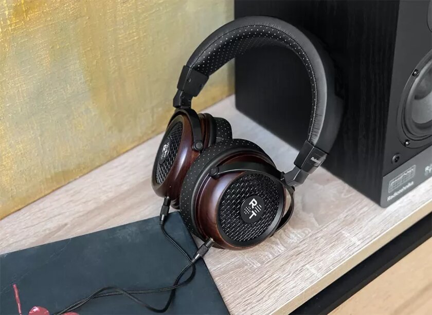 Российская компания Radiotehnika представила Feylon: полноразмерные наушники открытого типа
