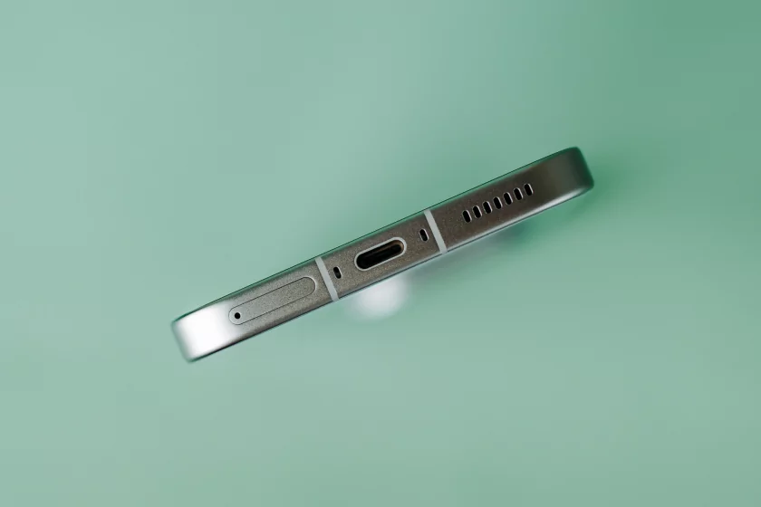 Обзор iQOO 15: доказывает, что хороший флагманский смартфон не должен быть излишне дорогим — Дизайн. 2