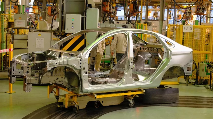 Глава Минпромторга пояснил, почему автомобили российской сборки дороже иностранных