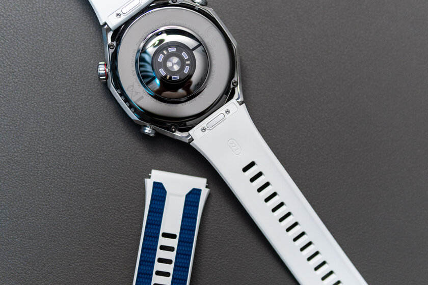 Для аквалангистов, спортсменов и ценителей стиля: обзор HUAWEI WATCH Ultimate 2 — Автономность и зарядка. 1