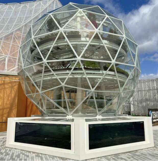 В Японии представили необычный купол для выращивания продуктов питания с помощью рыб