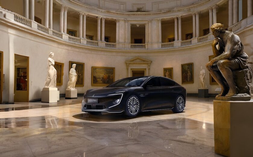 В России стартовали продажи люксового электрокара AVATR 12