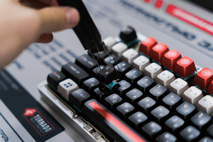 Геймерская клавиатура из алюминия, которую нельзя купить: обзор TORNADO MAX ENERGY x Дарк Проджект — Переключатели. 1
