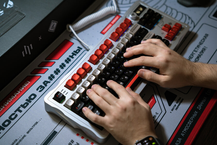 Геймерская клавиатура из алюминия, которую нельзя купить: обзор TORNADO MAX ENERGY x Дарк Проджект — Кейкапы. 7