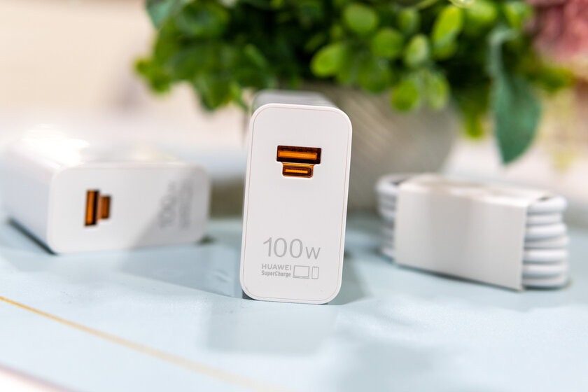 Новогодние подарки из мира высоких технологий: выбираем интересные гаджеты HUAWEI