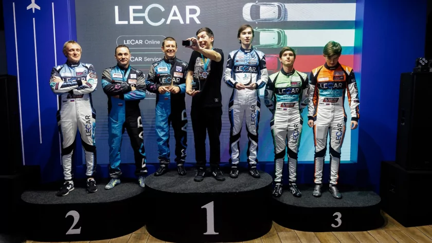 «Мир LECAR» подвёл итоги гоночного сезона 2025 года: блогеры и журналисты сразились с профессионалами в картинге