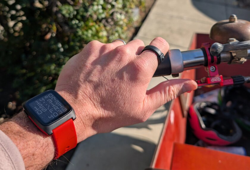 У Pebble появилось умное кольцо — Index 01. Оно умеет записывать голосовые заметки