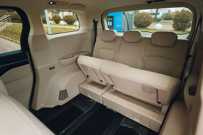 Левитирующее кресло и 7,4 литра расхода: тестирую китайский Wey 80 — Знакомство. 1