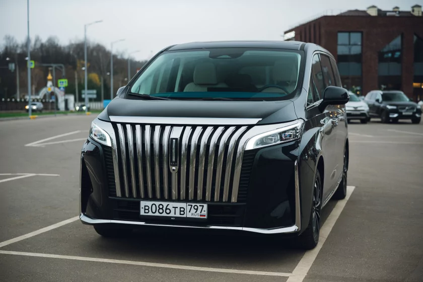 Левитирующее кресло и 7,4 литра расхода: тестирую китайский Wey 80 — Знакомство. 3