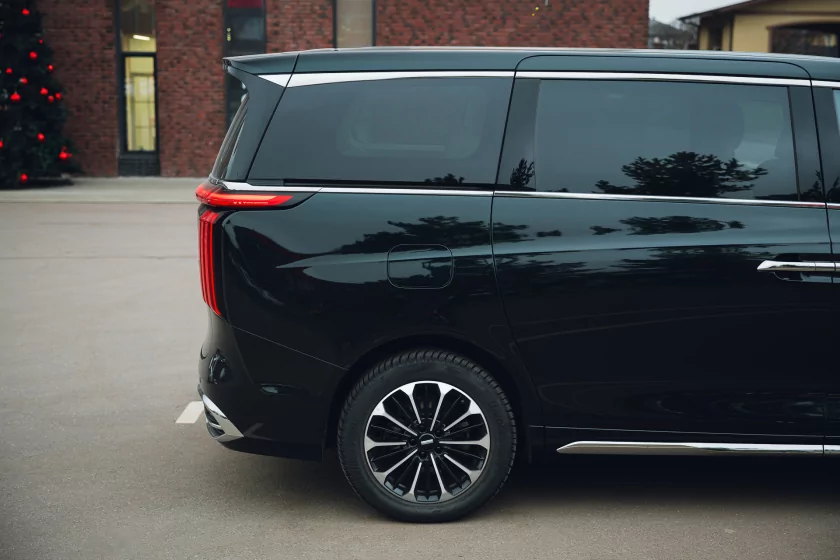 Левитирующее кресло и 7,4 литра расхода: тестирую китайский Wey 80 — Знакомство. 4