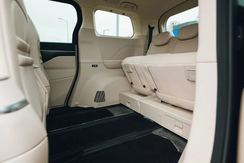 Левитирующее кресло и 7,4 литра расхода: тестирую китайский Wey 80 — Знакомство. 17