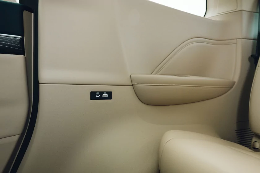 Левитирующее кресло и 7,4 литра расхода: тестирую китайский Wey 80 — Знакомство. 19