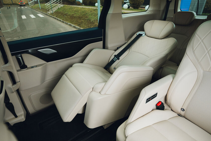 Левитирующее кресло и 7,4 литра расхода: тестирую китайский Wey 80 — Знакомство. 30