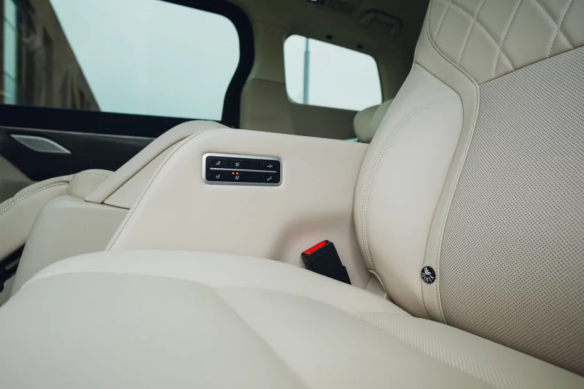 Левитирующее кресло и 7,4 литра расхода: тестирую китайский Wey 80 — Знакомство. 22