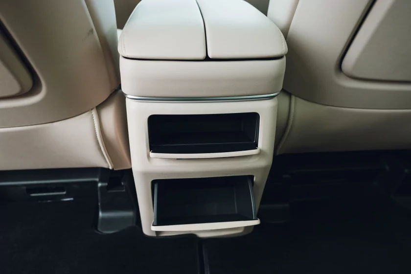 Левитирующее кресло и 7,4 литра расхода: тестирую китайский Wey 80 — Знакомство. 24