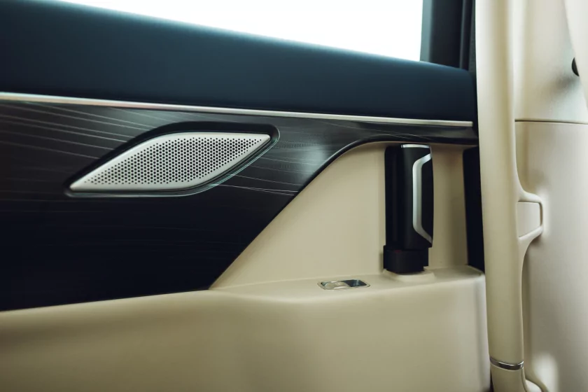 Левитирующее кресло и 7,4 литра расхода: тестирую китайский Wey 80 — Знакомство. 29