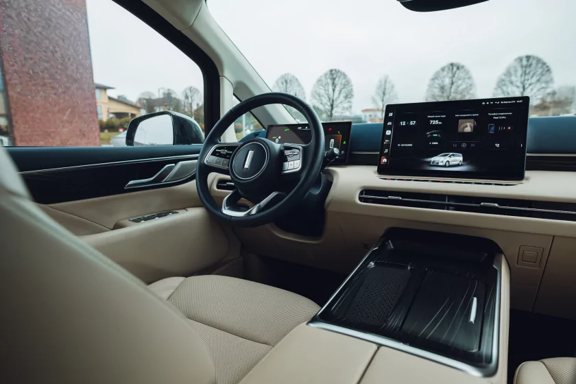 Левитирующее кресло и 7,4 литра расхода: тестирую китайский Wey 80 — Знакомство. 31