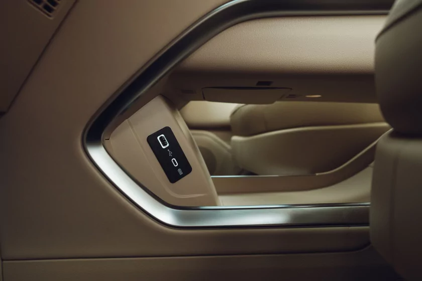 Левитирующее кресло и 7,4 литра расхода: тестирую китайский Wey 80 — Знакомство. 34