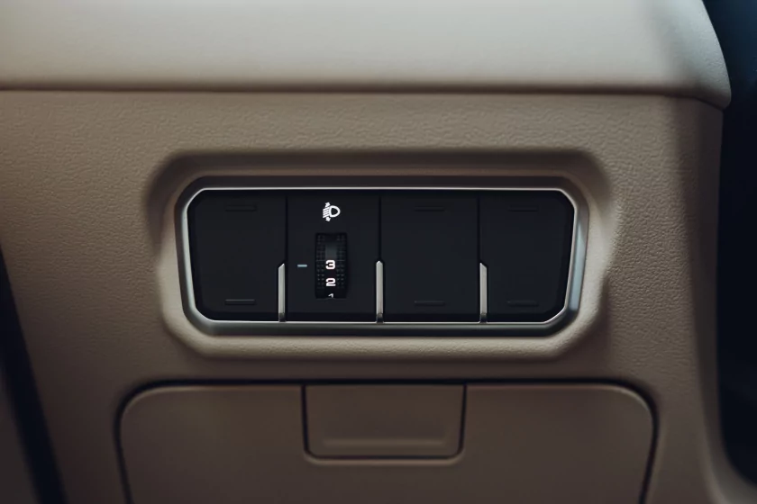 Левитирующее кресло и 7,4 литра расхода: тестирую китайский Wey 80 — Знакомство. 37