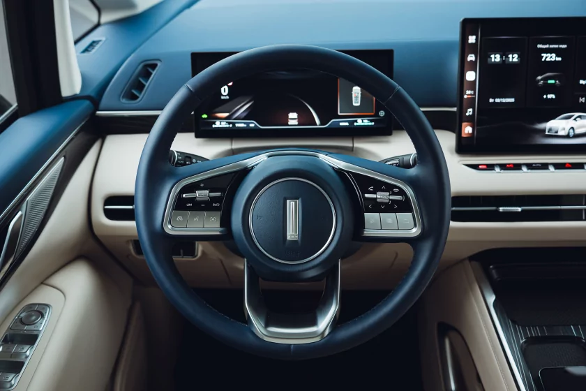 Левитирующее кресло и 7,4 литра расхода: тестирую китайский Wey 80 — Знакомство. 39