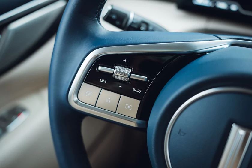 Левитирующее кресло и 7,4 литра расхода: тестирую китайский Wey 80 — Знакомство. 40