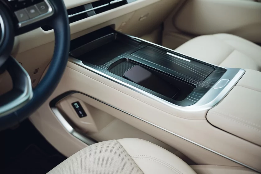 Левитирующее кресло и 7,4 литра расхода: тестирую китайский Wey 80 — Знакомство. 73