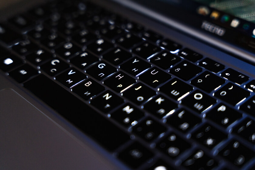 Очень лёгкий ноутбук, на котором действительно можно работать: обзор TECNO MEGABOOK S14 — Дизайн корпуса. 13