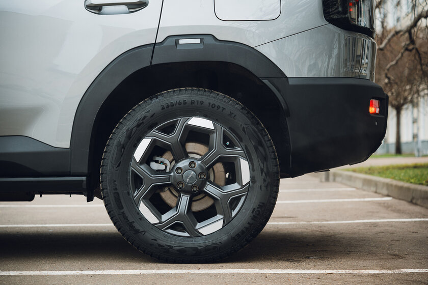 Выглядит как джип, пьет бензин как джип — но это кроссовер. Обзор Jetour T1 в российских реалиях — Знакомство. 3