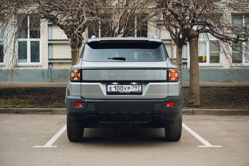 Выглядит как джип, пьет бензин как джип — но это кроссовер. Обзор Jetour T1 в российских реалиях — Знакомство. 4