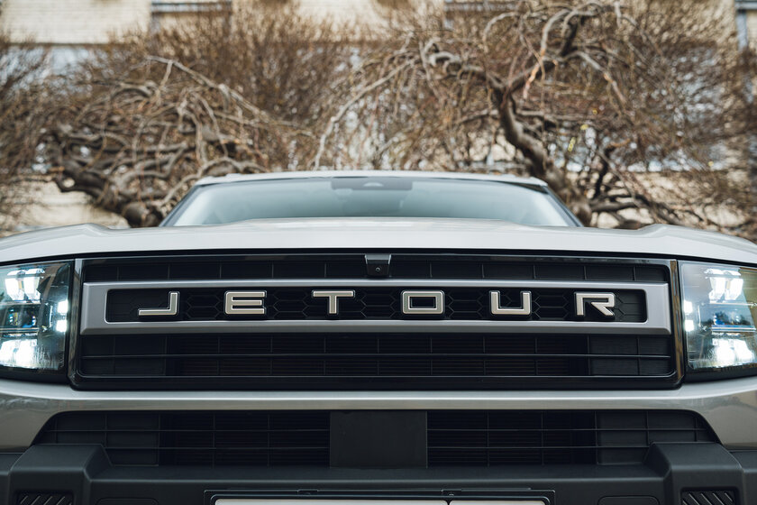 Выглядит как джип, пьет бензин как джип — но это кроссовер. Обзор Jetour T1 в российских реалиях — Знакомство. 7