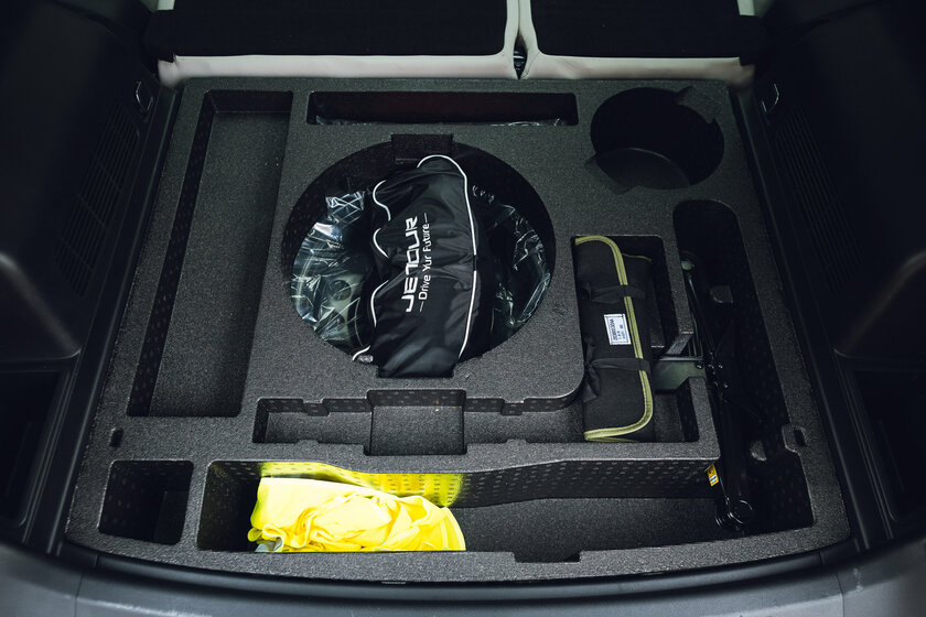 Выглядит как джип, пьет бензин как джип — но это кроссовер. Обзор Jetour T1 в российских реалиях — Знакомство. 14