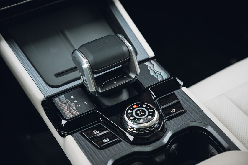 Выглядит как джип, пьет бензин как джип — но это кроссовер. Обзор Jetour T1 в российских реалиях — Знакомство. 33