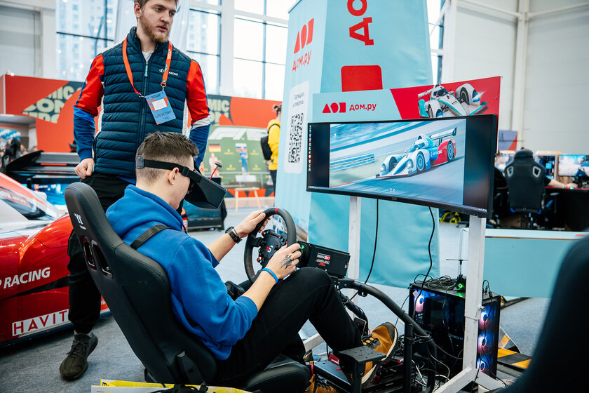 Косплей, яркое железо и видеоигры: как прошёл легендарный «Игромир 2025»