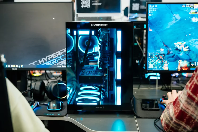 Косплей, яркое железо и видеоигры: как прошёл легендарный «Игромир 2025»