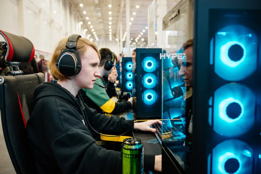 Косплей, яркое железо и видеоигры: как прошёл легендарный «Игромир 2025»