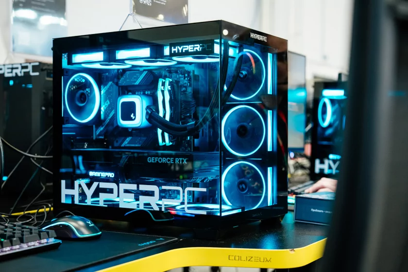 Косплей, яркое железо и видеоигры: как прошёл легендарный «Игромир 2025»