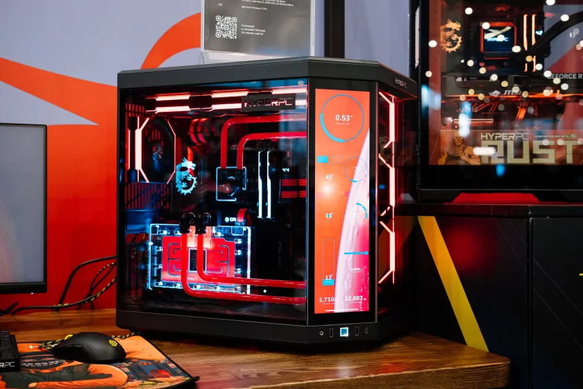 Косплей, яркое железо и видеоигры: как прошёл легендарный «Игромир 2025»