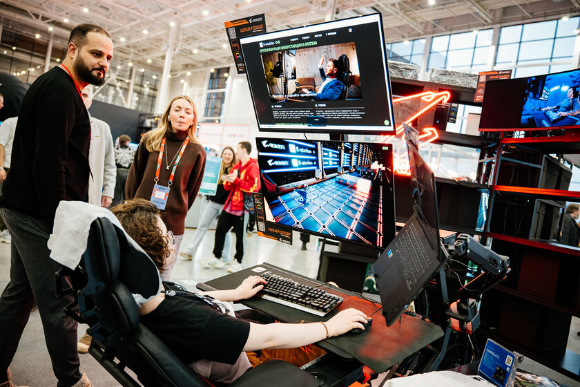 Косплей, яркое железо и видеоигры: как прошёл легендарный «Игромир 2025»