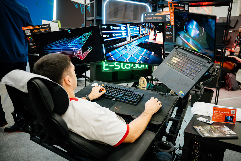 Косплей, яркое железо и видеоигры: как прошёл легендарный «Игромир 2025»