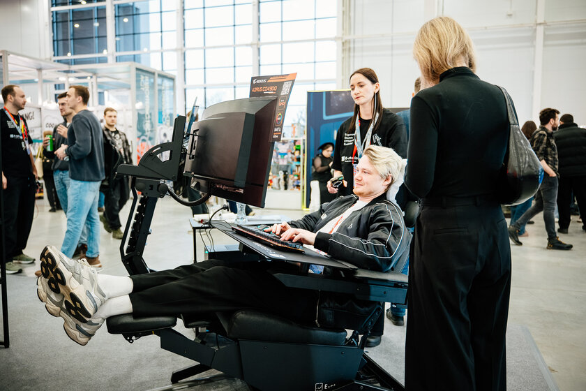 Косплей, яркое железо и видеоигры: как прошёл легендарный «Игромир 2025»