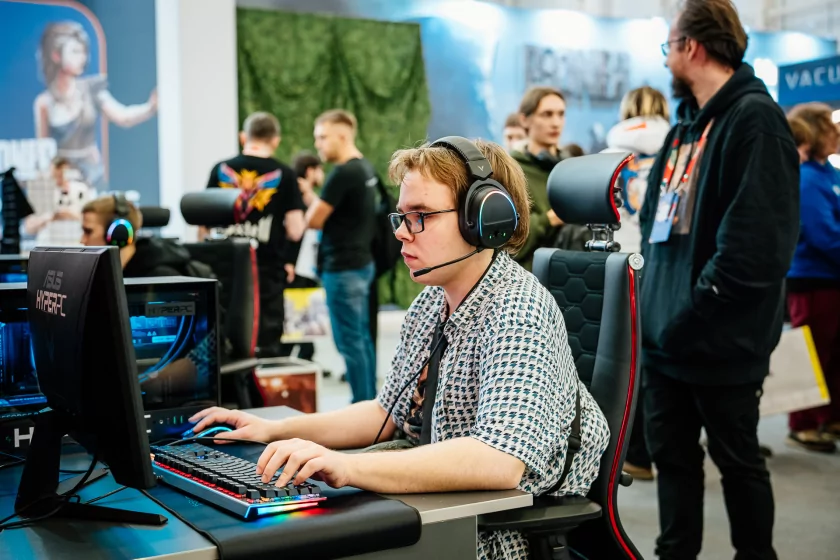 Косплей, яркое железо и видеоигры: как прошёл легендарный «Игромир 2025»