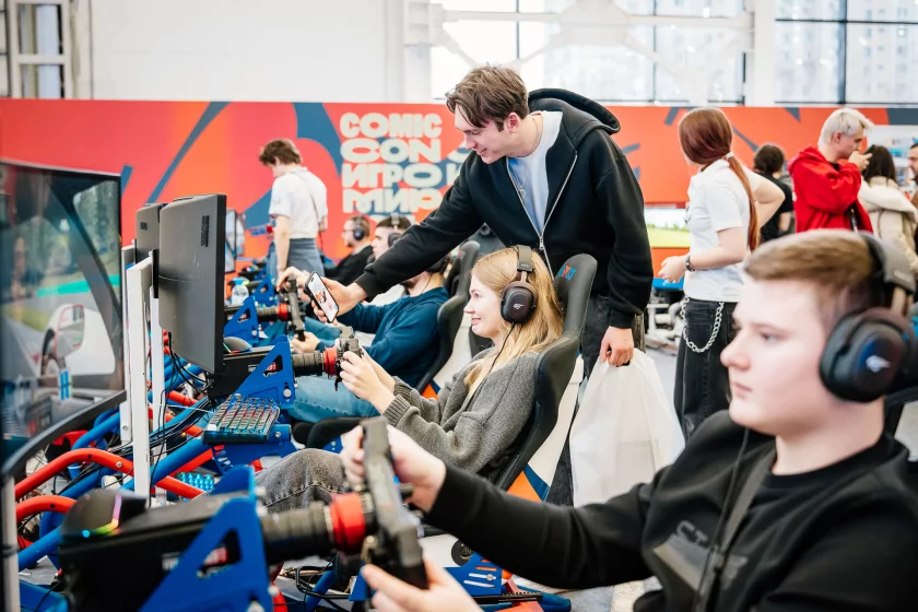 Косплей, яркое железо и видеоигры: как прошёл легендарный «Игромир 2025»