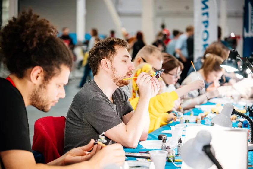 Косплей, яркое железо и видеоигры: как прошёл легендарный «Игромир 2025»