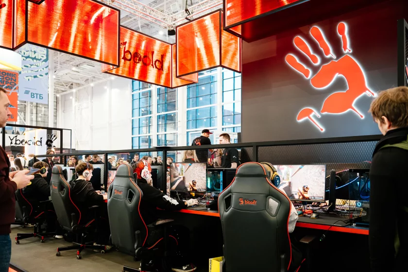 Косплей, яркое железо и видеоигры: как прошёл легендарный «Игромир 2025»