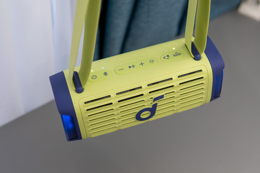 Не боится солёной воды и сама себя переворачивает: обзор колонки Soundcore Boom 3i — Дизайн корпуса. 4