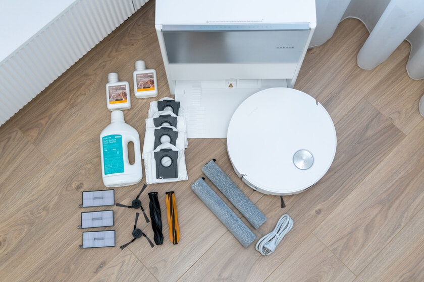 Флагманский робот-пылесос, который сам себя чистит: обзор Dreame Aqua10 Ultra Roller Complete — Комплект поставки. 1