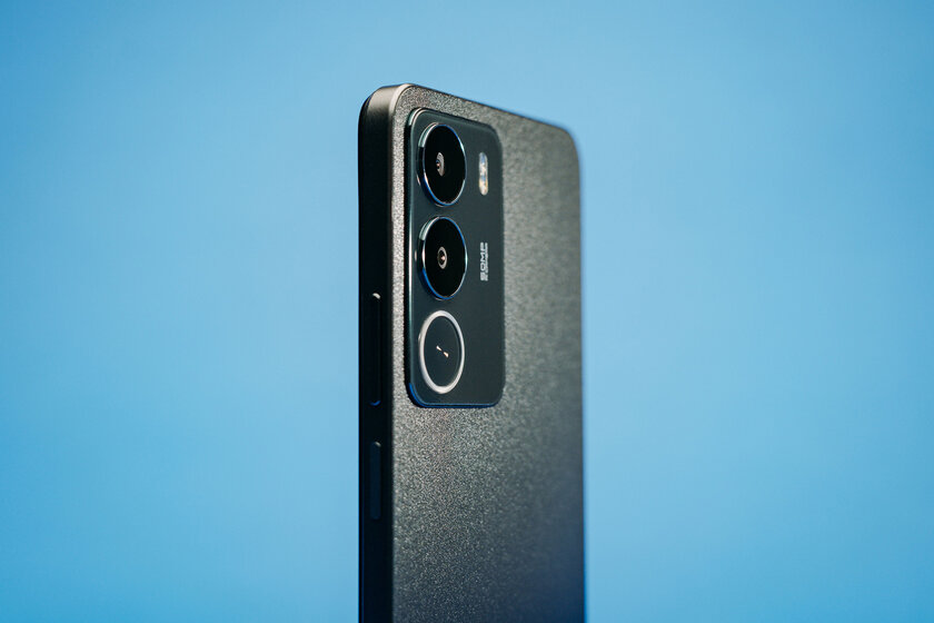 Недорогой смартфон с ёмкой батареей и достойным дисплеем: обзор realme P3 Lite — Дизайн корпуса. 9