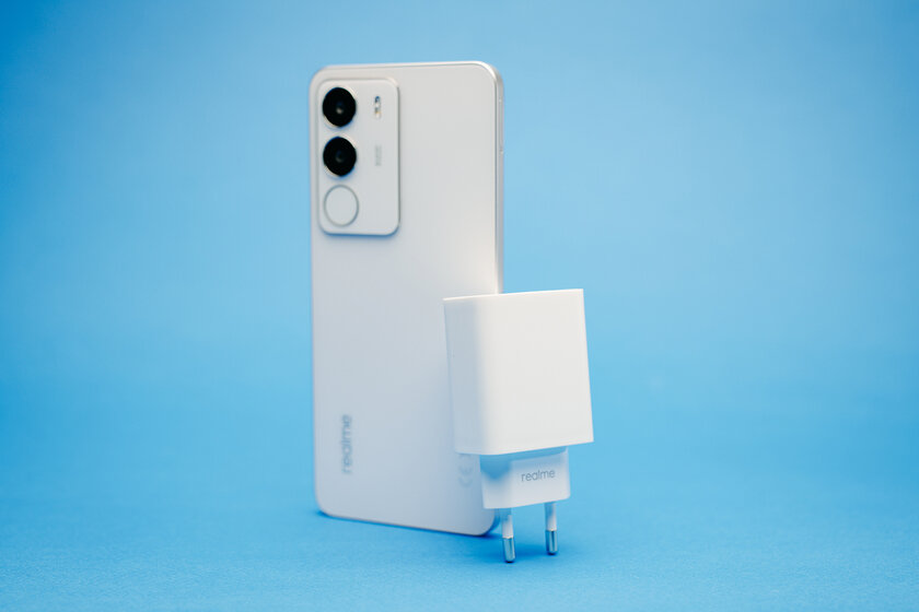 Недорогой смартфон с ёмкой батареей и достойным дисплеем: обзор realme P3 Lite — Автономность и зарядка. 2