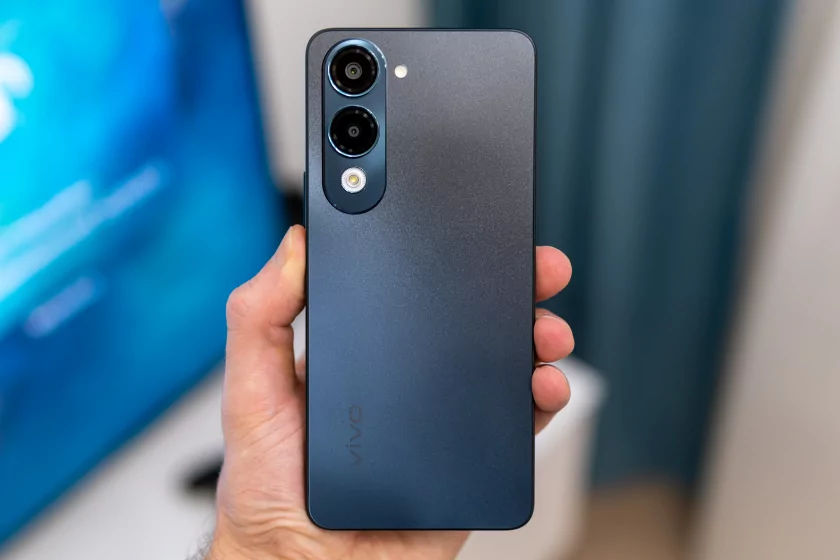 Прочный корпус и выносливая батарея за разумные деньги: обзор vivo Y04s